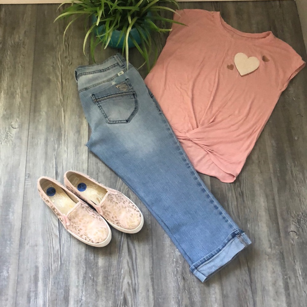 L.E.I. Ashley Lowrise juniors Size 5 long Capri denim jeans